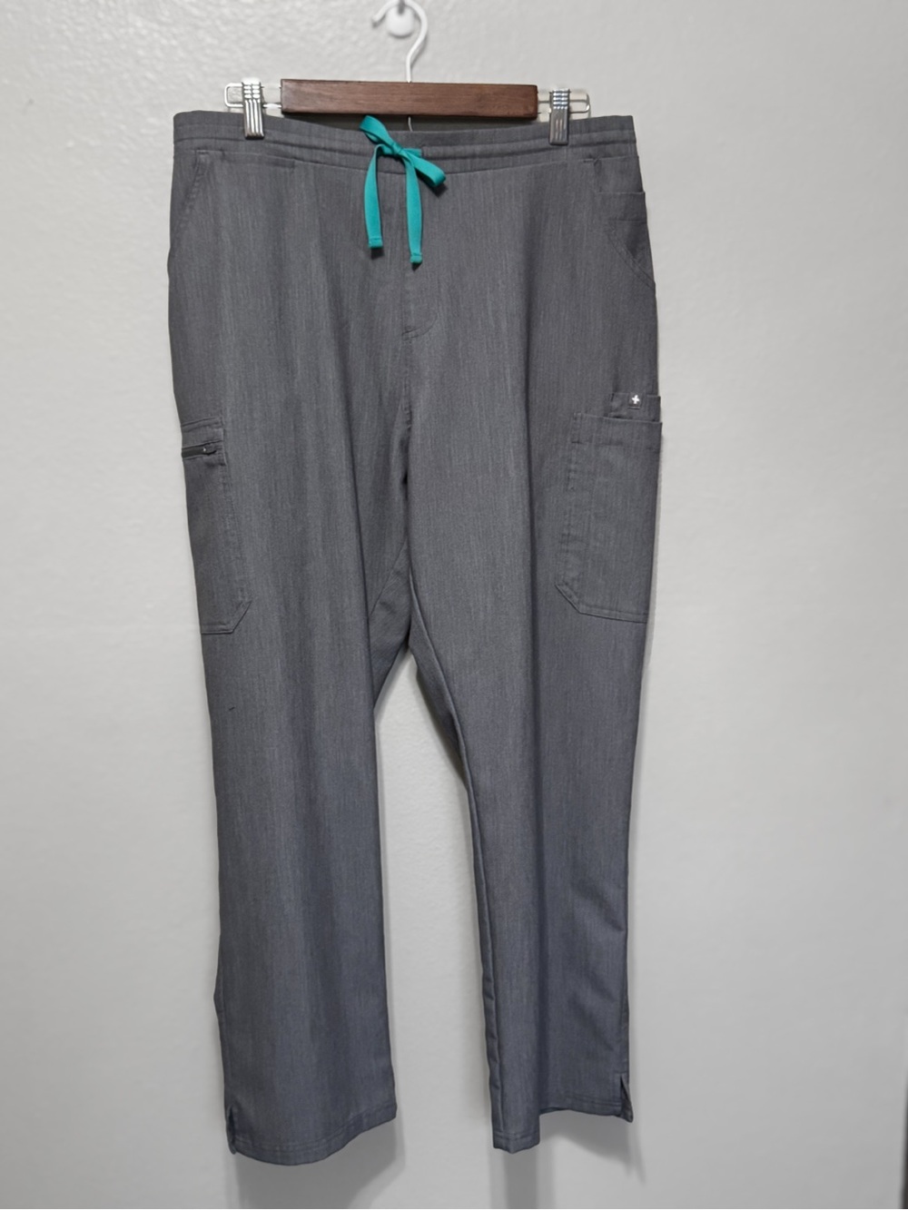 Figs Technical Collection Gray Scrub Pants Size Large Petite NWOT